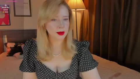 Snapshot of lavender_tender chatting on May 19, 5:47 am Lav online show from May 19, 5:47 am