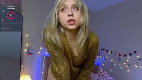 Snapshot of lavenderlav chatting on February 22, 2:52 pm Melissa online show from February 22, 2:52 pm