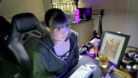 Lavenderrzz online show from December 1, 3:50 pm