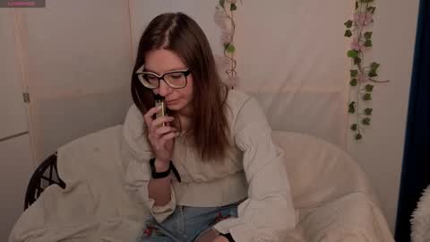 Snapshot of laveniadevoss chatting on December 14, 6:08 am Gloria online show from December 14, 6:08 am