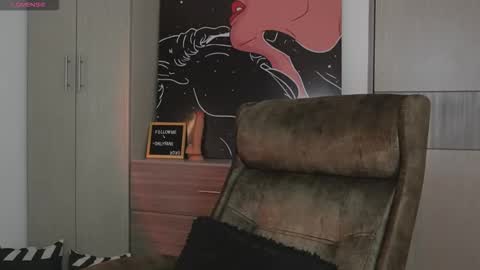 Snapshot of laviah chatting on November 14, 2:43 am Mara online show from November 14, 2:43 am