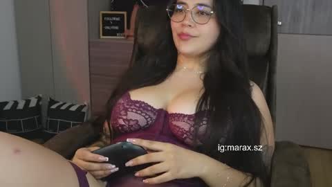 Snapshot of laviah chatting on December 4, 4:00 am Mara online show from December 4, 4:00 am