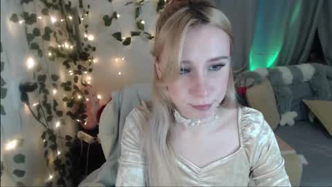 Mia online show from March 4, 10:38 pm