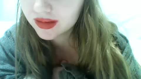 layannalea online show from December 4, 7:17 am