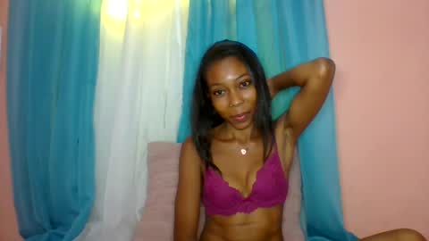 Snapshot of layannek chatting on July 10, 7:34 am layannek online show from July 10, 7:34 am