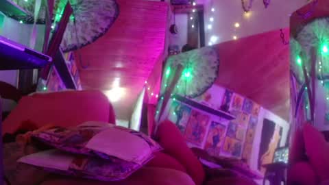 Snapshot of laye19 chatting on January 6, 12:27 am Laye19 online show from January 6, 12:27 am