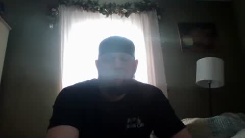 layinlow42 online show from February 1, 4:44 pm