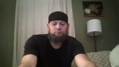 layinlow42 online show from October 18, 5:21 am