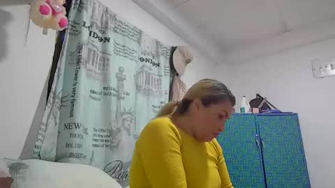 Snapshot of layla_astrum chatting on November 12, 3:07 am layla_astrum online show from November 12, 3:07 am