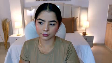 Layla Breezee online show from April 4, 10:13 am