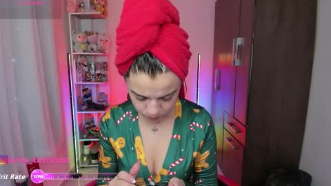 Layla online show from November 9, 11:30 am