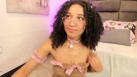 layla_clarke online show from September 19, 8:16 am
