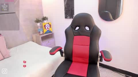 layla_clarke online show from January 19, 3:43 am