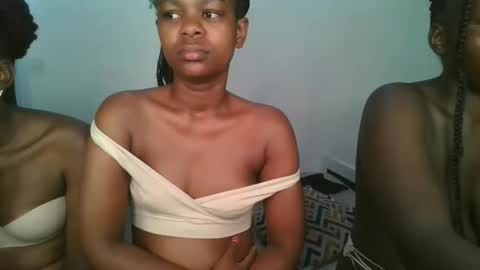 layla_cutiee online show from March 6, 9:17 am