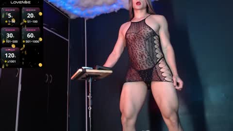 Layla   help me with your thumbs up its important  online show from December 27, 9:32 pm