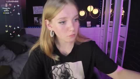 layla_glam online show from September 20, 1:34 pm