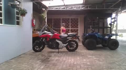 kelly online show from April 10, 6:12 pm