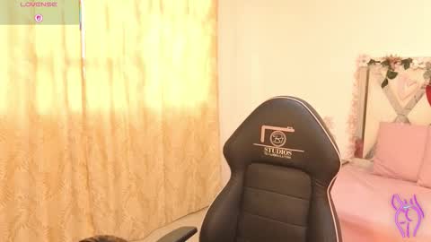 laylafoxy_tay online show from September 12, 7:25 pm