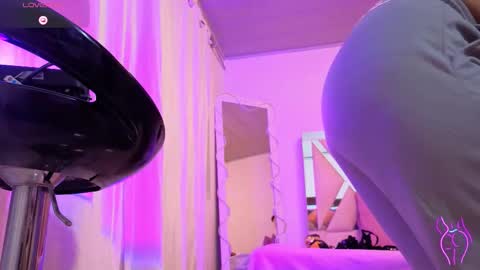 laylafoxy_tay online show from October 14, 3:18 am