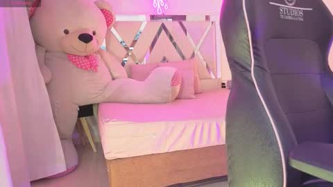 laylafoxy_tay online show from December 23, 3:26 am