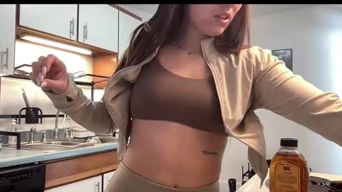 laylahlaylah1 online show from December 5, 3:30 pm