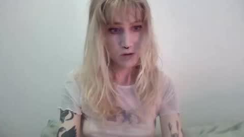 Snapshot of laylahloveless chatting on September 9, 5:40 am laylahloveless online show from September 9, 5:40 am