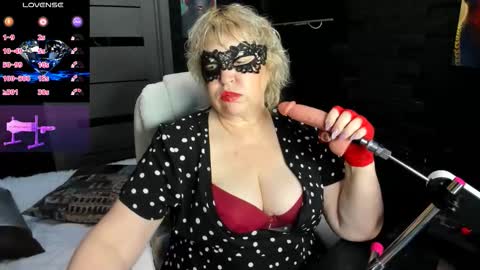 Snapshot of laylalaylamilf chatting on November 27, 5:53 am laylalaylamilf online show from November 27, 5:53 am