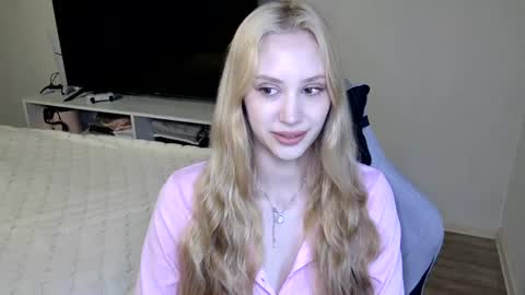 LaylaPretty001 online show from June 16, 4:15 am
