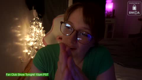 Snapshot of laylas_universe chatting on December 21, 4:41 am Layla Universe online show from December 21, 4:41 am