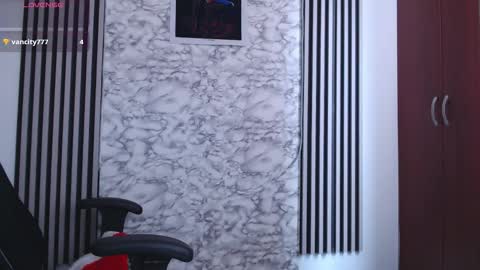 Snapshot of laylasub_ chatting on December 19, 5:42 pm LAYLA online show from December 19, 5:42 pm