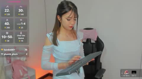 LAYLA online show from November 30, 11:20 pm