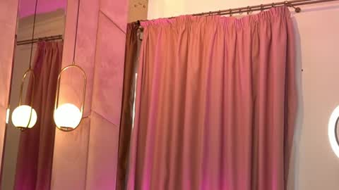 Snapshot of laylavixenn chatting on June 26, 6:40 am Layla online show from June 26, 6:40 am