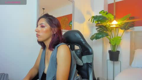 L A Y L A online show from April 16, 12:06 pm