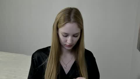 Laylla001 online show from December 2, 5:59 am