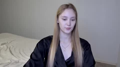 Laylla001 online show from January 7, 5:43 am