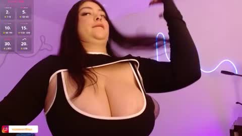 Snapshot of layna_cold chatting on June 10, 3:33 pm Vannessa online show from June 10, 3:33 pm
