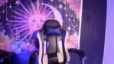 layra_66 online show from July 3, 5:19 pm