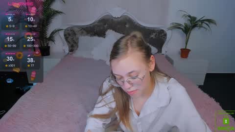 Snapshot of layriantavee chatting on December 28, 12:56 pm layriantavee online show from December 28, 12:56 pm