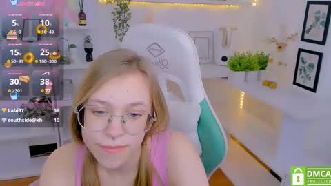 Snapshot of layriantavee chatting on February 10, 1:01 pm layriantavee online show from February 10, 1:01 pm