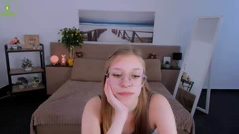 Snapshot of layriantavee chatting on March 2, 10:03 am layriantavee online show from March 2, 10:03 am