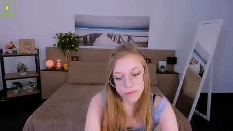 Snapshot of layriantavee chatting on March 5, 1:17 pm layriantavee online show from March 5, 1:17 pm