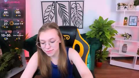 Snapshot of layriantavee chatting on March 7, 7:30 am layriantavee online show from March 7, 7:30 am