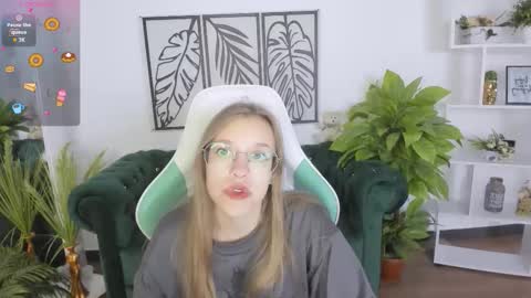 Snapshot of layriantavee chatting on September 18, 6:04 am layriantavee online show from September 18, 6:04 am