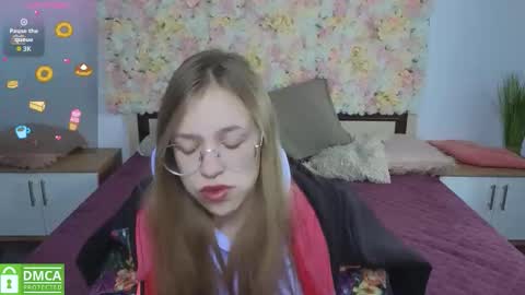 Snapshot of layriantavee chatting on October 1, 6:08 am layriantavee online show from October 1, 6:08 am