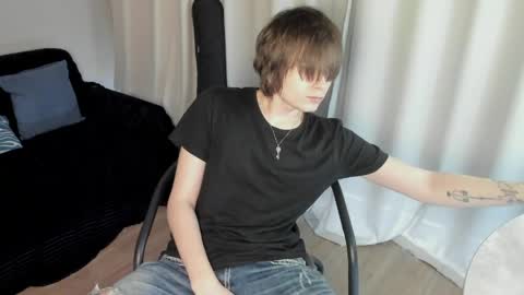 Alex online show from April 1, 1:17 am