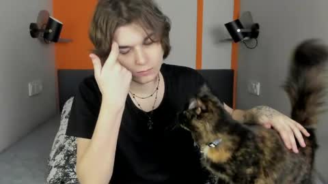 Alex online show from April 19, 2:11 am