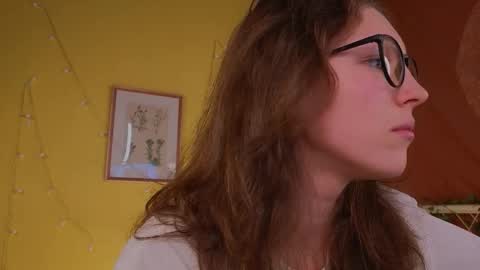 Snapshot of lea_belle_ chatting on November 18, 5:28 pm Lea online show from November 18, 5:28 pm