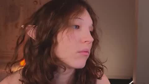 Snapshot of lea_belle_ chatting on November 25, 4:40 pm Lea online show from November 25, 4:40 pm