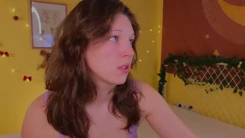 Snapshot of lea_belle_ chatting on December 21, 4:25 pm Lea online show from December 21, 4:25 pm