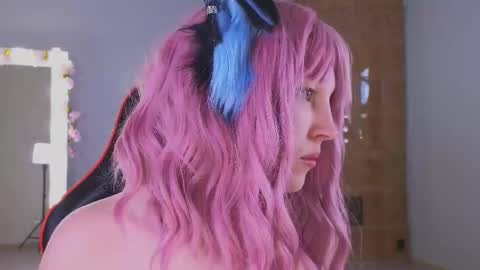 Snapshot of lea_belle_ chatting on February 17, 4:46 pm Lea online show from February 17, 4:46 pm